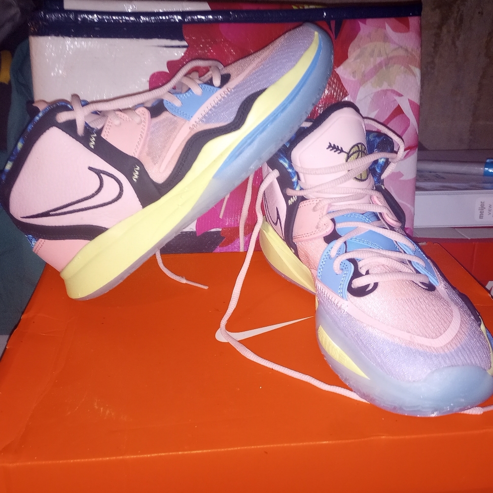 Brand New Nike Kyrie Mids Basketball Shoes